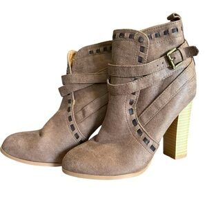 Qupid Size 7 Taupe Heeled Booties with Buckle Detail